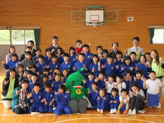 気仙沼市立小原木小学校での「みどりのカーテン植え付け出張講座」