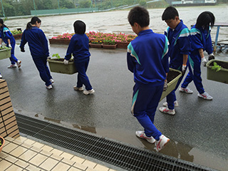 実施場所までプランターの移動もしたよ