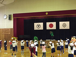 授業の最後はみんなでゴーヤダンス☆