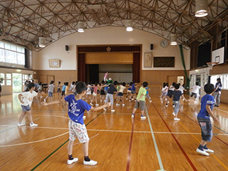 授業の最後はみんなでゴーヤダンス☆