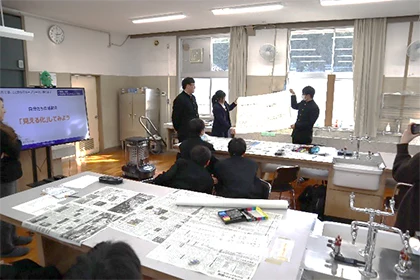 生徒たちによる発表風景の画像