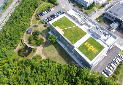 写真：神戸R&Dセンター 技術開発棟の屋上緑地